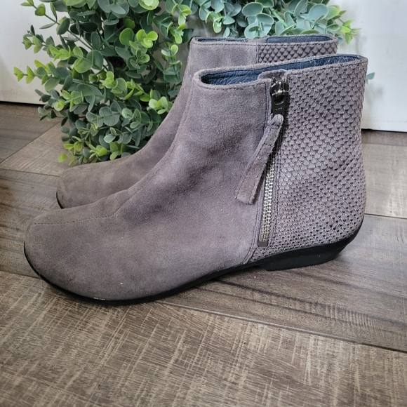 Dansko Otis Grey Suede Ankle Boots Booties Women's Size EU 38 US 7.5/8 - Picture 2 of 9